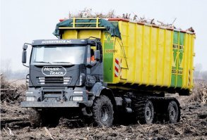 Сейчас снова интерес к полугусеничным аппаратам появляется, т.к. по сравнению с колёсной техникой полугусеничный автомобиль может иметь более высокую проходимость, а в сравнении гусеничными машинами- более высокие скорости движения благодаря  повороту при помощи управляемых колёс. Так же передние колёса легко дополняются лыжами для движению по снегу.