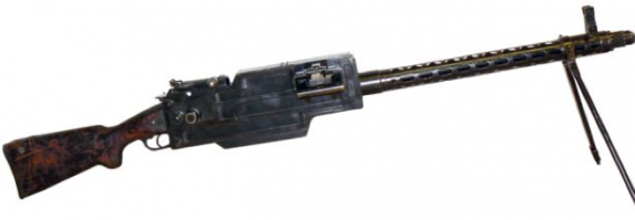 Это, судя по всему, останки ручного пулемета "Максим-Токарев", калибр 7.62, в Великой Отечественной на вооружении ни разу не был. Судя по всему имел рантовый патрон, или, проще - патрон с закраиной. Снабжался обычной брезентовой лентой. Был снабжен пламегасителем, имел воздушное охлаждение.