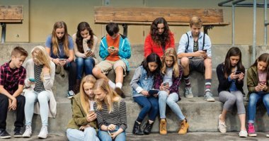 В разных комнатах?