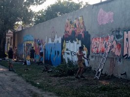 Здрасьте. Извините, но когда пишут слово из трех букв на стенах это зашквар, согласен. Но, когда такие штуки появляются на стенах - это супер! С моей точки зрения. Буквально неделю назад в Одессе владелец хлебзавода пригласил подобных ребят украсить унылые стены его владений. Смотрите что вышло
