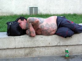 похоже, принял..."поспешное решение" засинячить на поребреке...))