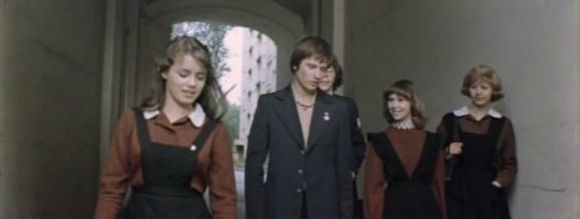 Школьный вальс. Елена Цыплакова (19 лет) и Евгения Симонова (22 года).