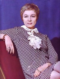 Редкое, но не самое удачное фото Демидовой.
Образ навеян картиной?..