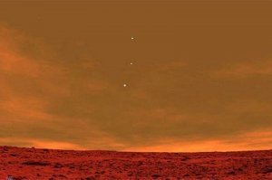 Результат отмены астрономии в школе. Если даже с Земли Меркурий и Венера видятся как звезды (без видимого диска), то уж с Марса они как диски (тем более, на вид практически одного диаметра, а значит, истинный размер судя по фото у того же Меркурия будет сопоставим с размером Юпитера :)) никак видеться не могут