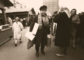 Леонов в восьмиклинке, такие фуражки были модные в 60-70-х...