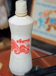 Самые ходовые модели моего детства. Была ещё литровая бутылка от "Белизны" (фото не нашёл).
И мы с ручками не "заморачивались" - дырка в пробке и вперёд!