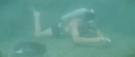 Девочка поймала крупного сома на детскую удочку 