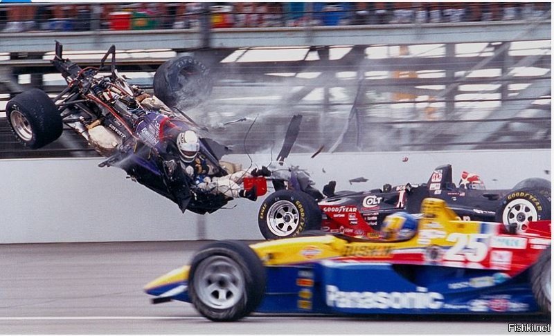 а эта вообще жуть! даже полез в инет - Стэн Фокс терпит огромную катастрофу с Эдди Чивером в Indy 500 - 18 мая 2015 года. тогда он остался жив. Но погид в автокатастрофе в 2000 году в Новой Зеландии. Мораль - Кому сгореть - тот не утонет.