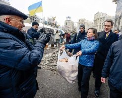 хватай мешок печенья, а на бочку варенья ты еще не заслужил :-)
