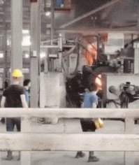 Который раз вижу эту гифку... Кто-нибудь знает что тут происходит?