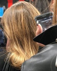 Вот поэтому я не могу терпеть женщин с нарощенными ногтями. Носить б.л.я.х.а до последнего, пока не отпадут...