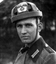 -немецкий экспериментальный( не прижился..вообще)
-японский
-американский М1938
-для игроков одной белорусской народной игры
-киношный "немецкий танковый шлем" он же крашенный шлем для мотоспорта