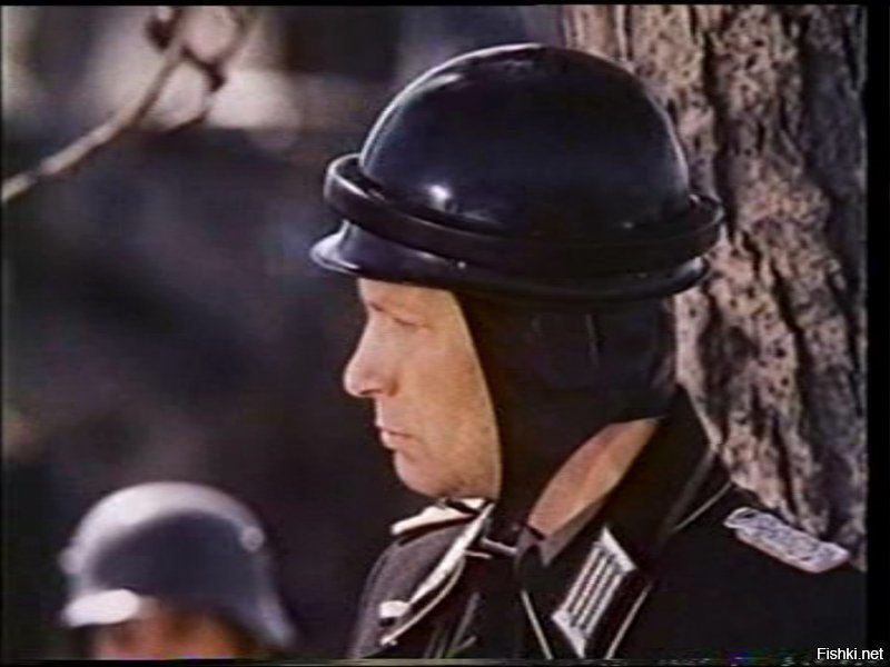 -немецкий экспериментальный( не прижился..вообще)
-японский
-американский М1938
-для игроков одной белорусской народной игры
-киношный "немецкий танковый шлем" он же крашенный шлем для мотоспорта