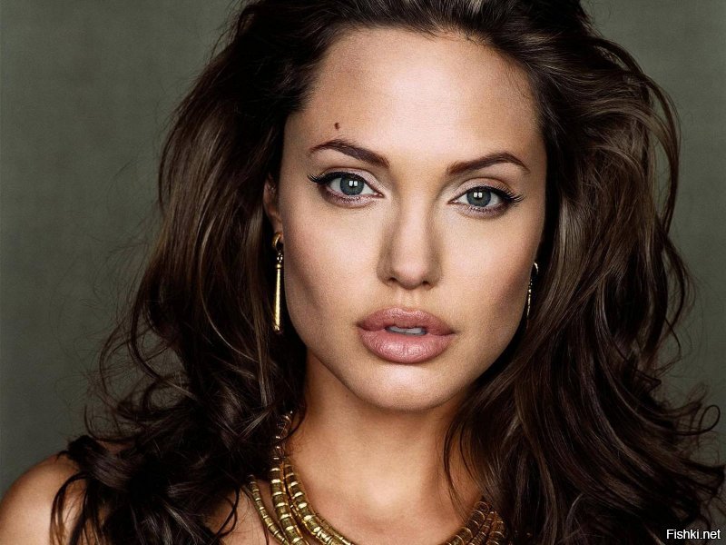 Лучше бы из неё Анджелину Джоли сделали, а на Малофосенту она и без грима похожа: