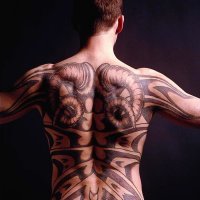 50 потрясающих тату на спине для мужчин и женщин