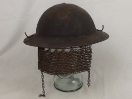 Танковый шлем Mk.I Cruise 1
"..В июне 1916 г. созданный при Департаменте снабжения Комитет защиты глаз военнослужащих разработал шлем Круз-1, названный в итоге в честь главы комитета капитана Ричарда Круза"(с)