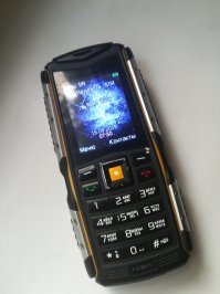 У меня смартфон и телефон это два разных аппарата, с смартфона зайти в почту, переслать файлы и фото, вот на фишках с него "отметиться". А телефон для разговоров. Смотрю на людей бегающих с шнуром от розетки до розетки с лёгкой улыбкой. Неделя без подзарядки если много говорю, две если не много. Купил такой после того как утопил предыдущий кнопочник на рыбалке.