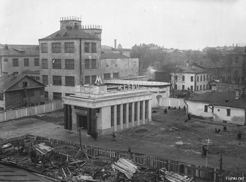 Строительство южного павильона станции метро «Крымская площадь» (нынешняя станция «Парк Культуры») в 1934-1935 годах. (3430 2546)
