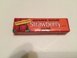 а я помню в Калининграде покупал под конец 80-х жевательную резинку. Вот такую, аромат не пропадал быстро.