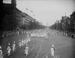 Бля, я бы у них в первых рядах шёл!