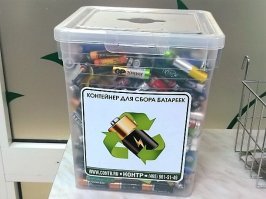 Собираю дома в большую банку из под кофе, потом отношу во ВкусВилл - там контейнер стоит