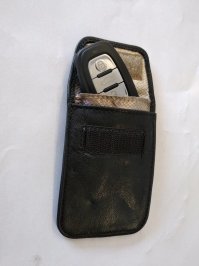 Есть чехольчики специальные, глушат сигнал пульта наглухо! Главное не лениться пульт в него прятать. Проверено!