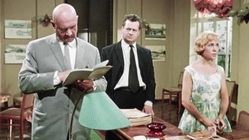 - А кто пишет?
- Аноним
- Дал же Бог фамилию...