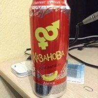 Легко отвечу на Ваш вопрос. Вот причина - (см. фото)

Состав: вода очищенная, сахар или сахар и глюкозно- фруктозный сироп, спирт этиловый ректификованный из пищевого сырья "Люкс", кислота лимонная, вкусоароматическая сокосодержащая основа Дыня основной инстинкт (

концентрированный сок дыни, 

краситель желтый хинолиновый), замутнитель эмульсия нейтральная, идентичный натуральному ароматизатор Дыня основной инстинкт, консервант Е 211.