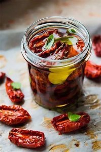 Лукавите !
Помидоры не вяленые ....вяленые выглядят иначе