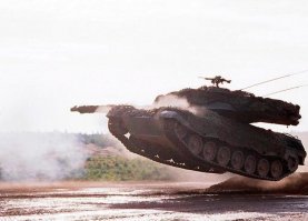 "Так сложилось, что советско-российские танки единственные умеют прыгать на трамплинах" 

ню-ню