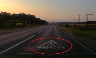 Е..ануться. А если бы люди на переходе были?