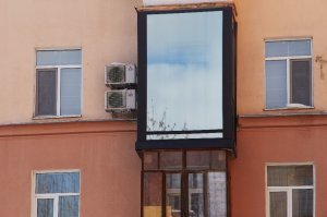 "В Екатеринбурге балкон в виде рубки звездолета с Дартом Вейдером оказался фейком."