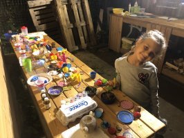 Я из лиственницы сделал столешницу жене на улицу, ну а потом еще и дочке)