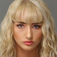 По красным глазам уже вижу, за что ее загребли ))