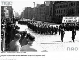 Официальная Варшава регулярно поднимала вопрос о наделении Польши заморскими колониями перед западными державами. От Франции требовали передачи Польше Мадагаскара, от Португалии   Мозамбика. В сентябре 1936-го Юзеф Бек с трибуны Лиги Наций обратился с требованием польского членства в комиссии по вопросам отобранных у Германии и Оттоманской империи колоний.