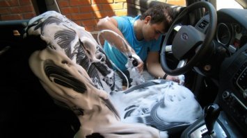 он тут бензином обосрался?