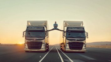 Шварценеггер и Сталлоне. История дружеского троллинга