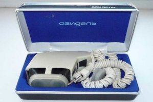 Батя до сих пор ею пользуется. Ножи сам точит. Щётки из простого карандаша делает. Говорит мне по наследству передаст ))