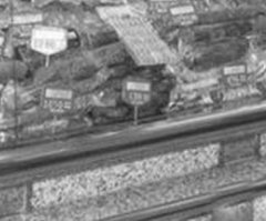 Фото внизу - разводилово.
Отфотошопили "загнивающий" европейский магазин, вставив туда советских бабушек и ценники. В совке такого изобилия даже в партийных спецбуфетах не было.

Фотошопный ореол вокруг бабульки, а на ценникав в витрине совсем другие цены... и не в рублях.
Не ведитесь на совкодрочерский развод.