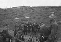 Хотя, в Красной Армии предпочитали более компактные инструменты:







Гармонь была штатным имуществом любого подразделения.