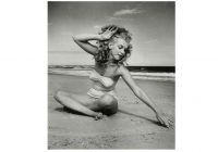 Grand:

Бонд, есть Бонд



Монро - милаха (еще не отъелась до тогдашних стандартов)



Дитрих - потрясающая женщина, Габен.... никогда не нравился, не знаю, что он там умел играть лицом, по мне так картофельный клубень...



Ну и... штучный экземпляр, сейчас таких нет, их не хватает (независимо от убеждений)...