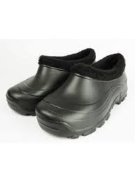 Если дед не совсем выжил из ума, то он к курям ходит вот в таких. А с такими дырами, как на фото, только мусор внутрь собирать.