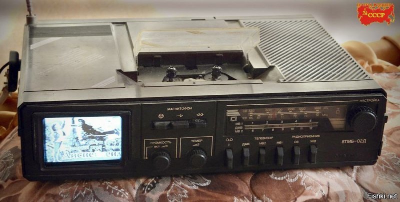 Телемагнитола "Электроника 8ТМБ-02Д" с 1983 года выпускалась Полтавским ПО "Лтава". 

Рассчитана на воспроизведение моно или стерео (на стереотелефоны) записей с кассет МК-60, на приём программ телевидения в диапазонах МВ и ДМВ и радиостанций в диапазонах СВ и УКВ-ЧМ. В модели применена электронная настройка на частоту. Приём ведется на телескопическую и магнитную антенны, можно подключить внешние. Кинескоп 8ЛКЗБ с углом отклонения луча 55 градусов и размерами экрана 63х45 мм. Громкоговоритель 1ГДС-54. Имеется регулировка тембра по ВЧ. Чувствительность в диапазоне: MB 100, ДМВ 140 мкВ, ДВ 2,5 и СВ 1,5 мВ/м. Разрешающая способность в центре экрана ТВ - 380 линий. Избирательность по соседнему каналу - 30 дБ. Диапазон звуковых частот телеканала и УКВ-ЧМ - 315...6000, радиовещательного АМ - 315...3150, магнитной записи на выходе для подключения стереотелефонов - 63...12500 Гц. Коэффициент детонации ЛПМ   0,5 %. Скорость ленты 4,76 см/с. Максимальная выходная мощность 0,5 Вт. Потребляемая мощность 7 Вт. Наружные габариты телемагнитолы 330х216х83 мм. Масса 2,8 кг. Розничная цена 240 рублей. С осени 1983 года Светловодский радиозавод на Украине так же выпускал телемагнитолу "Олимпия 8ТМБ-02Д", по конструкции, схеме и оформлению аналогичную вышеописанной модели. Модели созданы на основе телемагнитолы "Амфитон ТМ-01" с 1982 года выпускаемой на Минском заводе вычислительной техники.