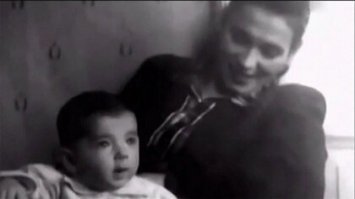 Это фейк, где шляпа?

"Михаил Боярский с мамой"