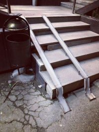 швеллер погнули... тут строители вкосячили лишь слишком крутой угол