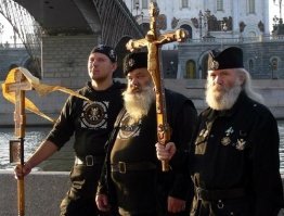 У них еще и паладины есть. Дамажат меньше, чем воины-амоновцы, зато сами себя бафают.