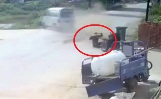 Долго смеялся!