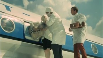 Тоже мне лайфхак Раньше пацаны по другому освежались.