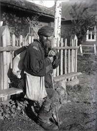 Да вот боюсь не старик это, а мужик годов тридцати, просто побитый жизнью сильно...