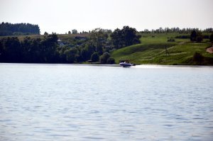 Короче, я вам тут нафоткал за 5 минут на телефон. Правда дождь и темно, что такое горизонт я не знаю и в фокус не могу попасть. Но оцените красоту этих видов 
А я шедевры и не снимаю.